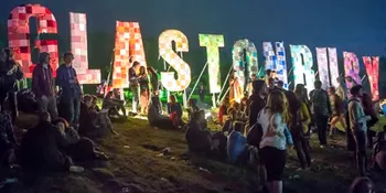 Seorang Wanita Melahirkan di Tengah Festival Glastonbury!