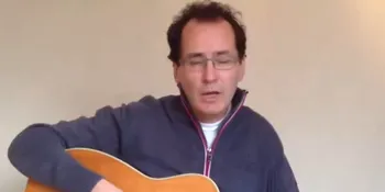 Peter, Pria Asal Belanda Yang Doyan Cover Lagu Indonesia