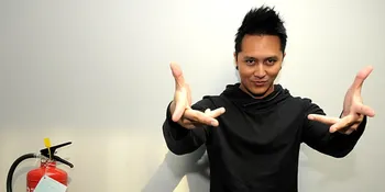 Seperti Hantu, Demian Bisa Menembus Benda Padat?