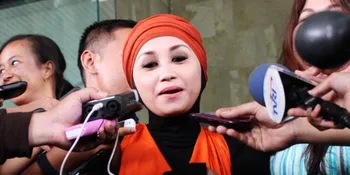 Septy Sanustika Jajal Dunia Presenting