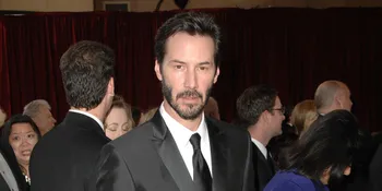 Seram... Wanita Asing Ini Tiba-Tiba Ada di Rumah Keanu Reeves