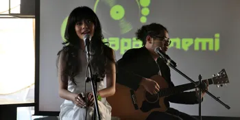 Sering Dicuekin, Rizky &#38; Thavita Luncurkan 'Wanita Butuh Cinta'