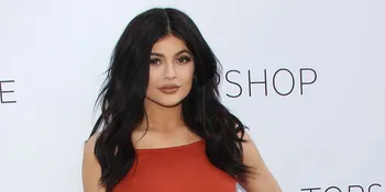 Sering Dituduh Lakukan Oplas Payudara, Ini Tanggapan Kylie Jenner
