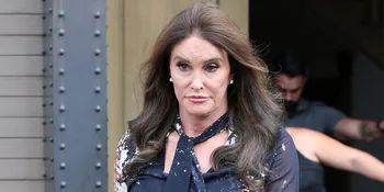 Sesama Transgender, Caitlyn Jenner - Candis Cayne Ciuman Mesra