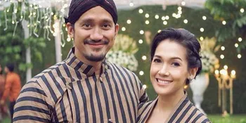 Setelah 10 Tahun Menikah dan Diajari Anak Ngaji, Tora Sudiro Akhirnya Jadi Imam Salat Mieke Amalia