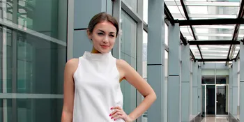 Setiap Minggu Rianti Cartwright Wajib Break Syuting Urus Suami