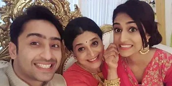 Shaheer Sheikh dan Erica Fernandes Kompak Pakai Kacamata Kembar