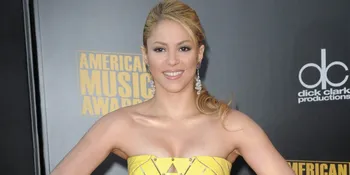 Shakira Rekam Ulang Lagunya Bersama Rihanna ke Versi Latin!