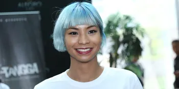 Shareefa Daanish Antar Anak Sekolah Dengan Gaya Ala Tahun 90an