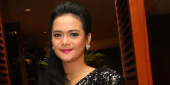 Shezy Idris Lahirkan Seorang Putra Secara Caesar