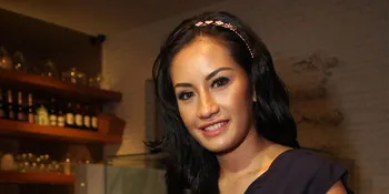 Shinta Bachir Duga Perekam Video Kru Film 'PULAU HANTU 3'