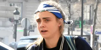 Shocking New Look! Cara Delevingne Cukur Habis Rambutnya