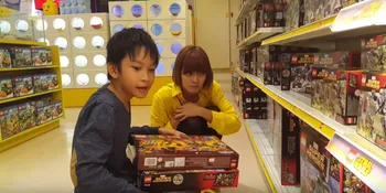 Shopping Bareng, Chika Jessica Dikerjai Azka Corbuzier