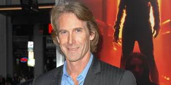Siapa Sih Penulis Naskah 'COSMIC MOTORS' Michael Bay?