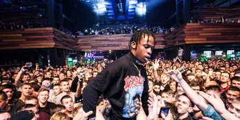 Sibuk Jalani Tur, Travis Scott Ajak Stormi Quality Time ke Aquarium