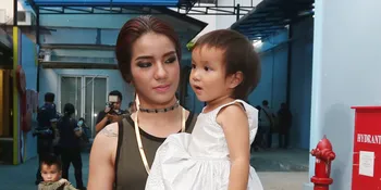 Sibuk Syuting, Ini Cara Sheila Marcia Beri Penjelasan ke Anak