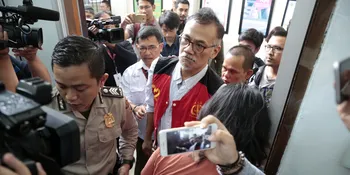 Sidang Putusan Kasus Narkoba Ditunda, Tio Pakusadewo Tampak Kecewa