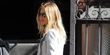 Sienna Miller Blak-Blakan Tentang Hubungan Cintanya di Majalah