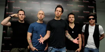 Simple Plan Ramaikan HUT ANTV Ke 20