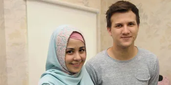 Simple Tapi Mewah, Ini Konsep Baju Pernikahan Stuart Collin