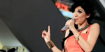 Single Berharap Tak Berpisah, Delia Syuting Video Klip di Paris