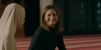 Sinopsis AIR MATA MUALAF: Perjalanan Spiritual Acha Septriasa Mencari Keimanan di Tanah Rantau