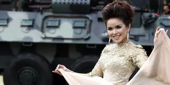 Siti Liza Siapkan Gaun Untuk Pagelaran Agung Keraton Se-Dunia