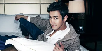 Siwon SuJu Kaget Saat Dipeluk dan Dicium Jackie Chan