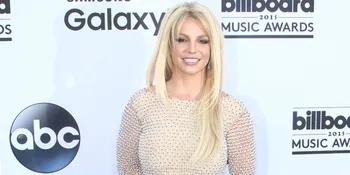 'Slumber Party', Britney Spears Tetap Seksi & Tunjukkan Goyangan