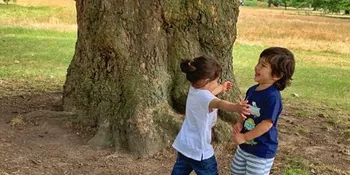 So Cute! Makan Es Krim Sampai Cemot, Taimur Ali Khan Bikin Inaaya Mupeng