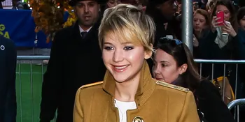 So Sad... Cinta Jennifer Lawrence Ditolak Pria 67 Tahun