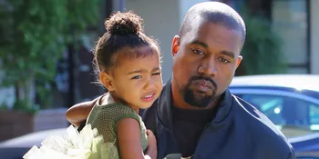 So Sweet! North West Tidur Nyenyak di Pundak Kanye