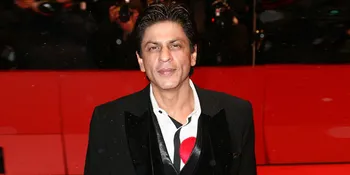 So Sweet, Shahrukh Khan Beri Kado Romantis Pada Sang Istri