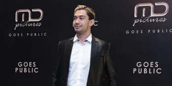 Soal Lanjut Jadi Dosen, Reza Rahadian Tak Bisa Beri Kepastian