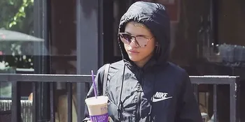 Sofia Richie Tiru Pose Berfoto Kim Kardashian