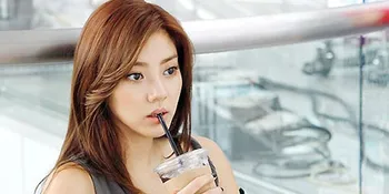 Son Dam Bi Berfoto Dengan Bikini