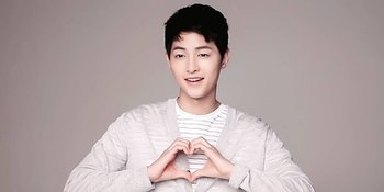 Song Joong Ki Gendong 'Istrinya' Yang Chubby dan Cute Banget