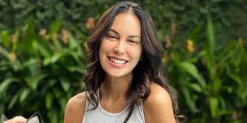 Sophia Latjuba Pakai Crop Top Orange Pamer Pinggang Super Langsing, Netizen: Anak Gadis