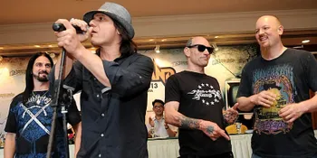 Sound System Buruk, Steelheart Tetap Maksimal Tutup Java Rockin Land