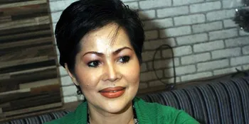 Sovie Djasmin Punya Foto Seranjang Dengan Agung Laksono