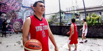 Sporty, Ahok Kalahkan Ayushita di Challenge Basket #AhokShow