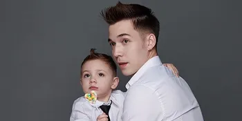 Stefan William Posting Foto Saat Gendong Anak, Netizen Bilang Kayak Kakak Beradik