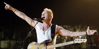 Sting Ajak Penonton Berbicara Bahasa Inggris