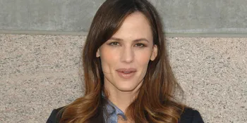 Suami Perankan Batman, Jennifer Garner Seperti Selingkuh