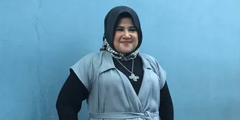 Suami Terjerat Narkoba Lagi, Dhawiya Pergi Umrah Untuk Tenangkan Diri