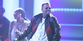Sudah Bebas dari Kasus Pemerkosaan, Chris Brown Sanggah Tuduhan