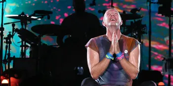 Sujud Syukur, Coldplay Berterima Kasih ke Pemerintah Karena Akhirnya Bisa Manggung di Jakarta