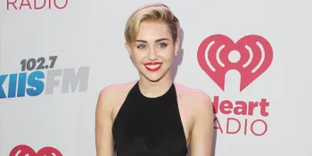 Sukses Berulah, Miley Cyrus Diganjar 'MTV Artist of The Year'