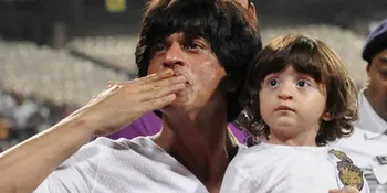 Super Cute! AbRam Khan Pamer ke SRK Kalau Sudah Bisa Nyetir