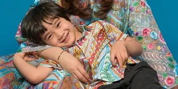 Super Gemas! Momen Rafathar Cium Baby Zayn Adik Sepupunya
